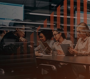 persona escribiendo en un portátil